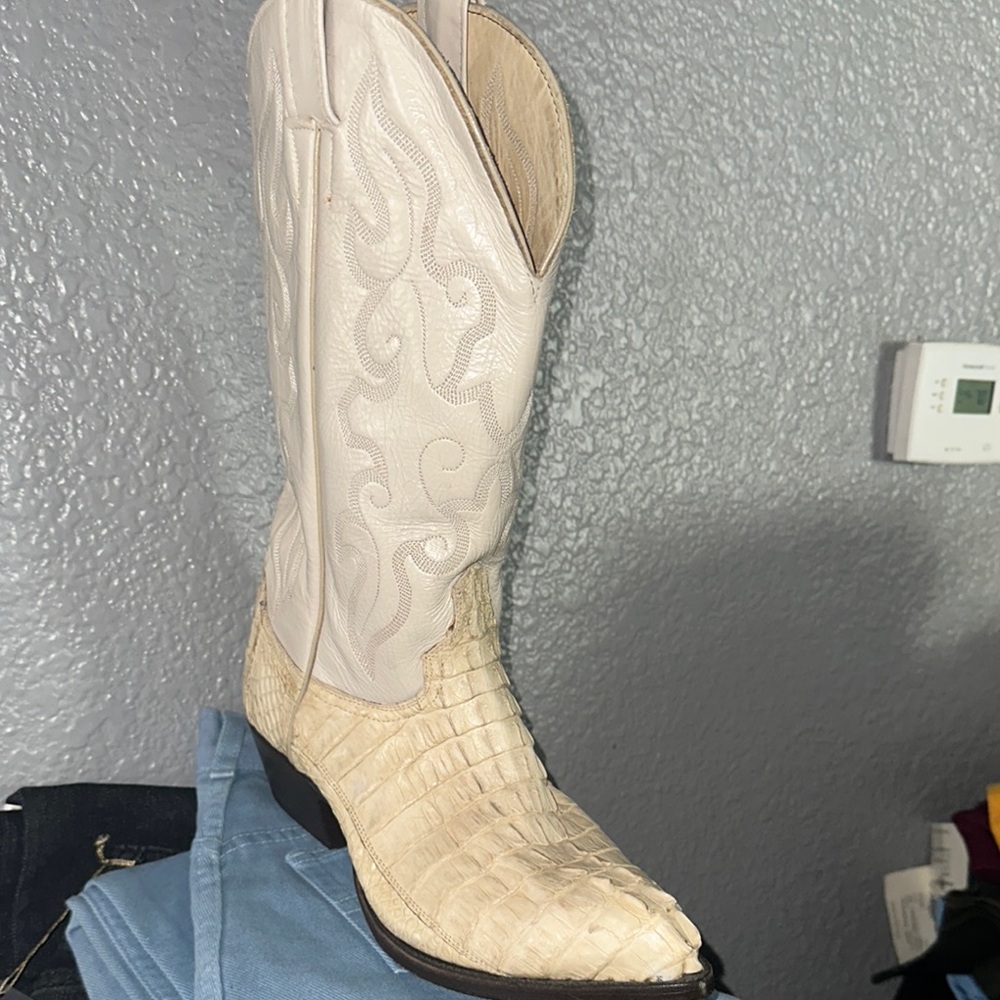 Cream Heeled Boots with Quilted Stitching